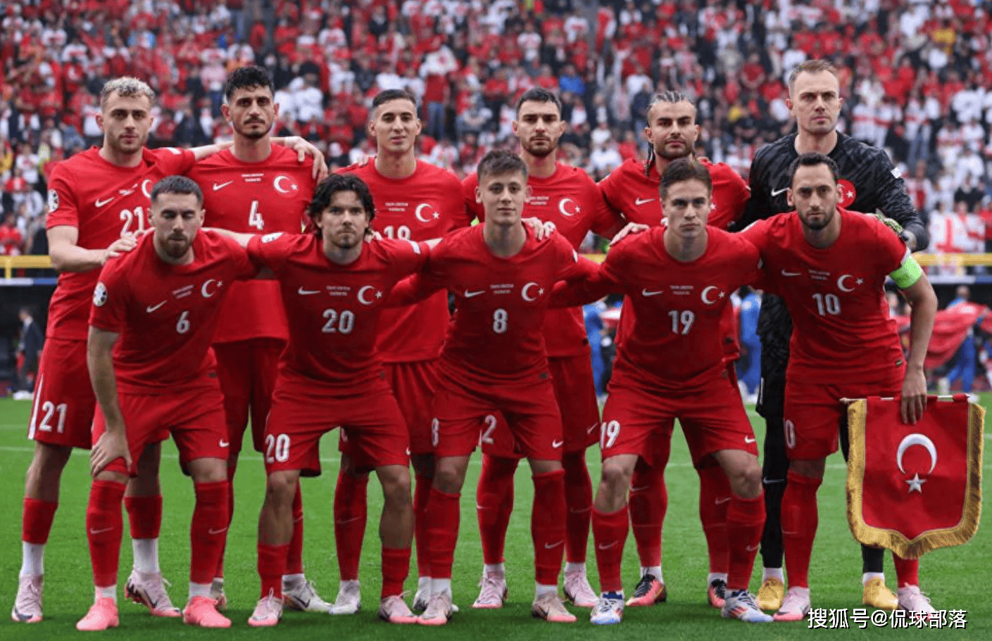 海星体育-游泳杯赛焦点战：渝州天狼队鏖战北城白虎队，新星闪耀。防线高度稳定的简单介绍