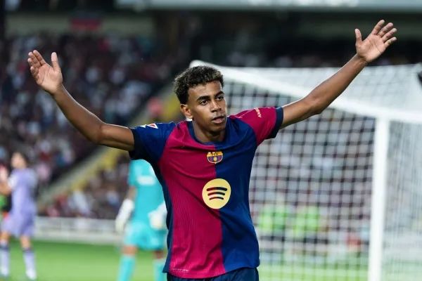 游泳杯赛焦点战：渝州天狼队鏖战北城白虎队，新星闪耀。防线高度稳定的简单介绍