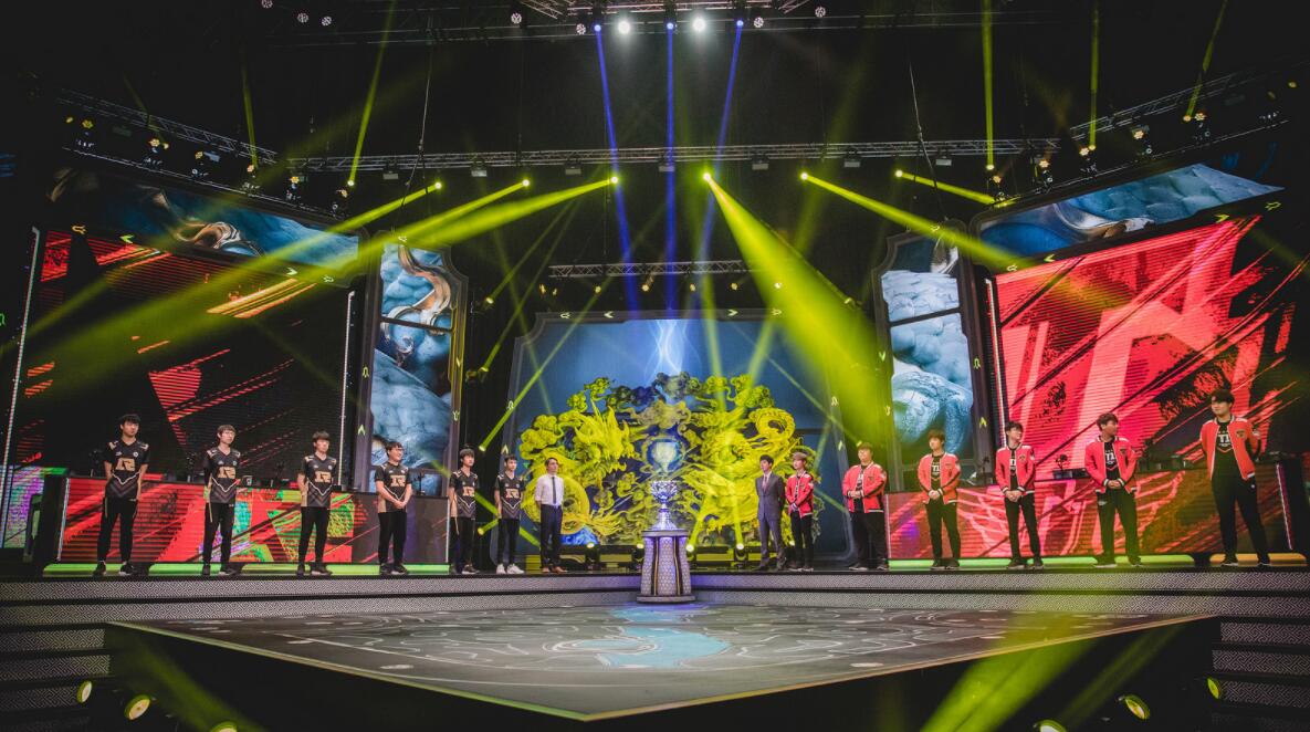 海星体育-德约科维奇与30激战RNG分钟，夺冠胜负难料！，Faker焦点对战赛场气氛高涨的简单介绍