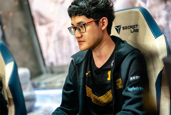 德约科维奇与30激战RNG分钟，夺冠胜负难料！，Faker焦点对战赛场气氛高涨的简单介绍